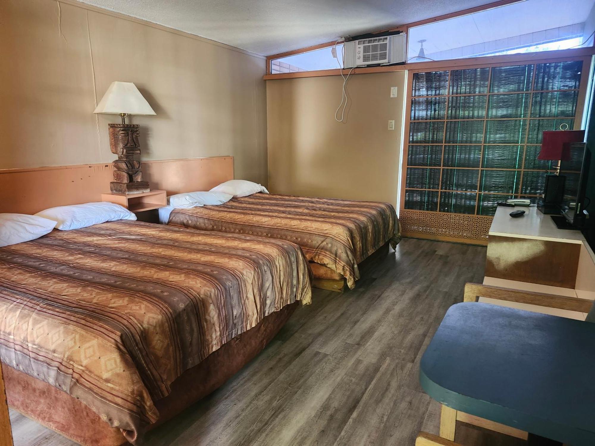Tiki Village Inn Vernon Eksteriør billede