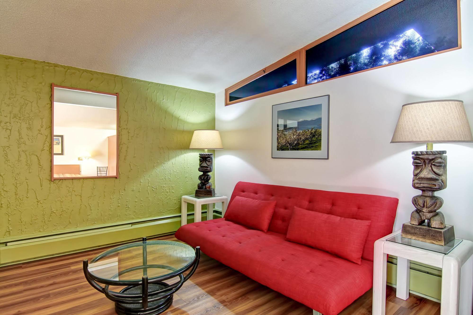 Tiki Village Inn Vernon Eksteriør billede